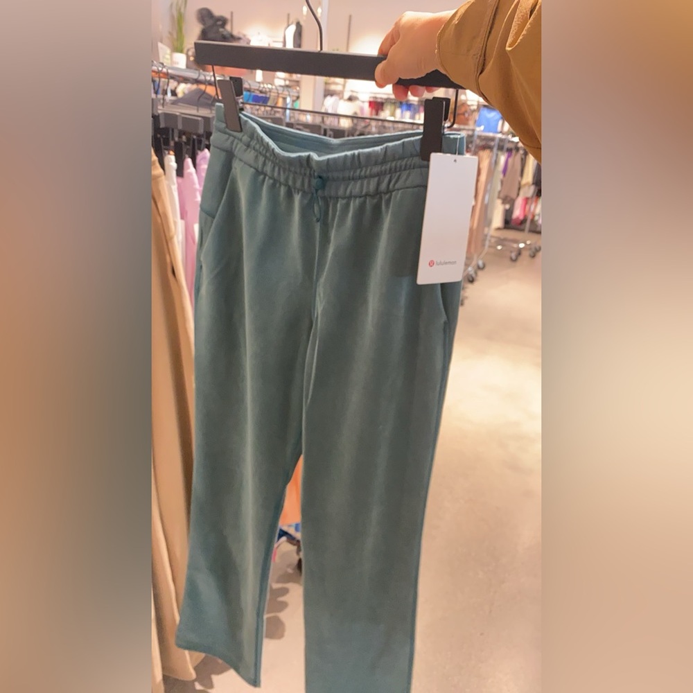 Brand new Lululemon Softstreme High-Rise Pant *Regular
Storm teal - Picture 6 of 7